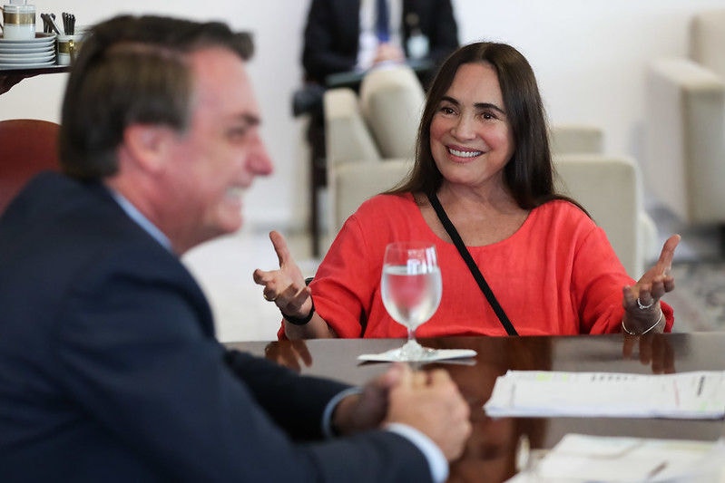 A atriz Regina Duarte se encontra com o então presidente Jair Bolsonaro (PL), no Palácio do Planalto, em janeiro de 2020