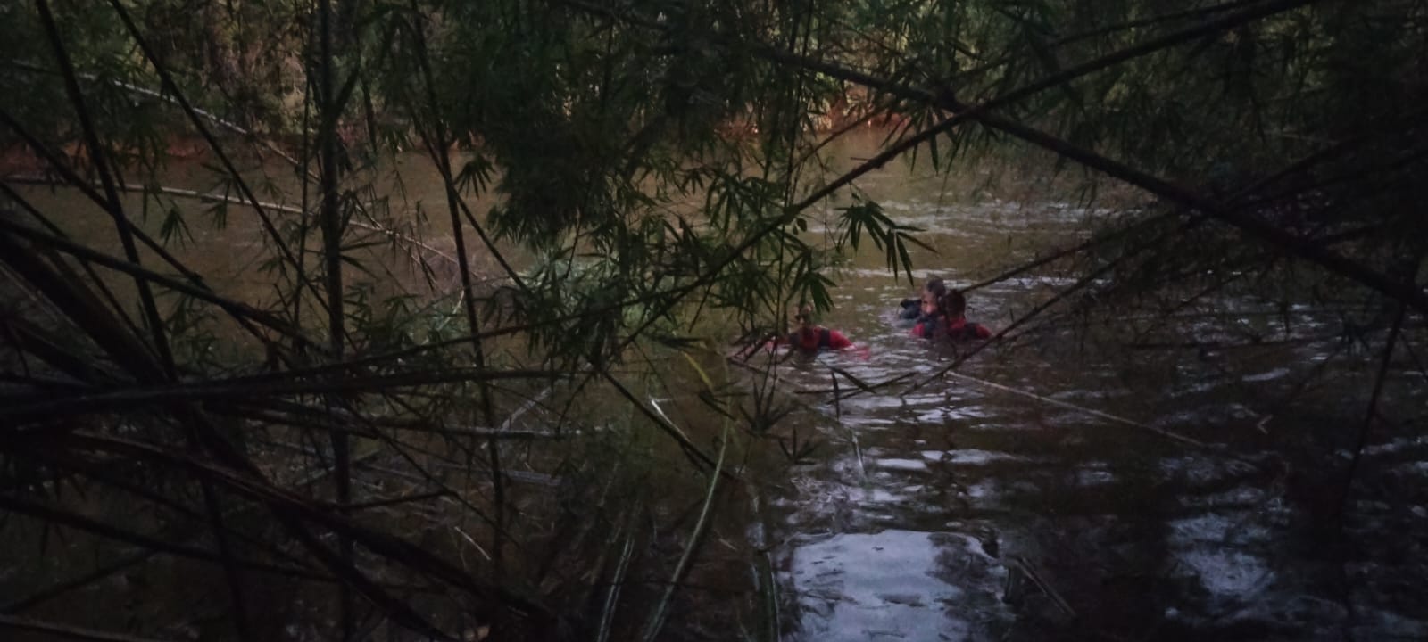 Carro da vítima foi achado no fundo do rio do Peixe