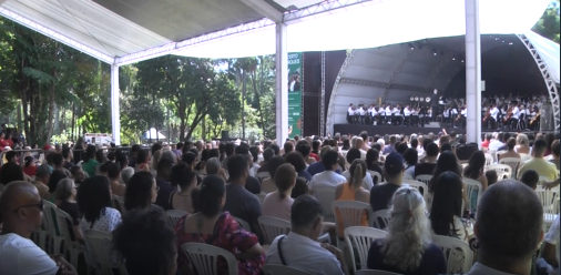 Centenas de pessoas foram ao Parque Municipal apreciar música clássica neste domingo