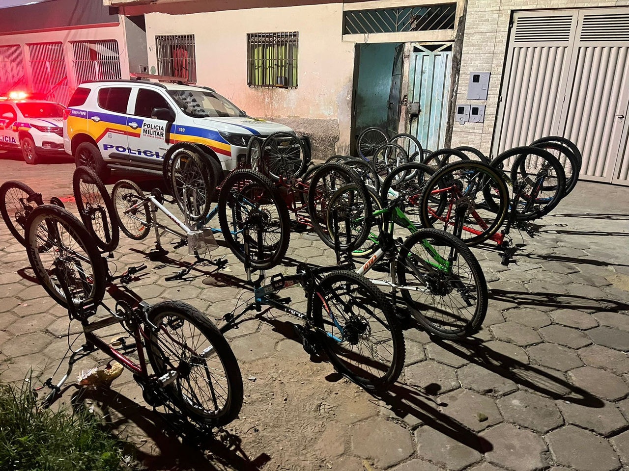 Polícia fez a operação após uma denúncia de furto de uma bicicleta