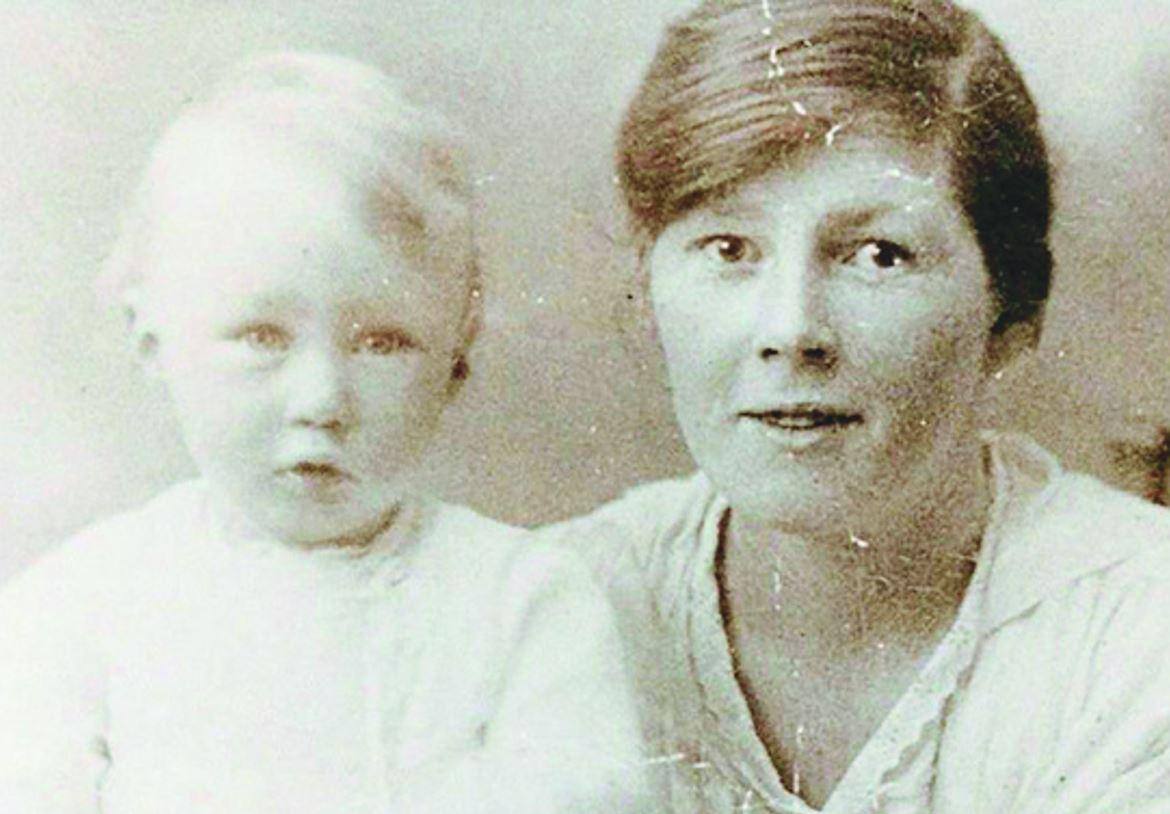 Duas existências. A irlandesa Mary Sutton com sua filha Philomena em fotografia do século passado