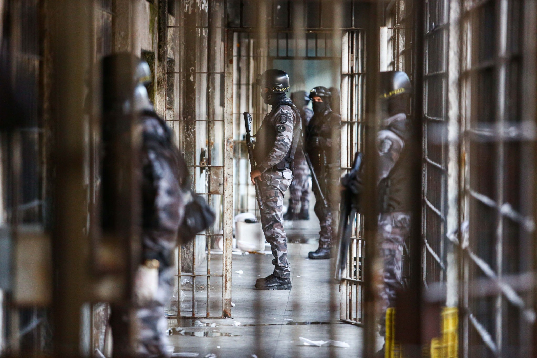 Centenas de policiais penais participaram do "pente-fino" na unidade prisional
