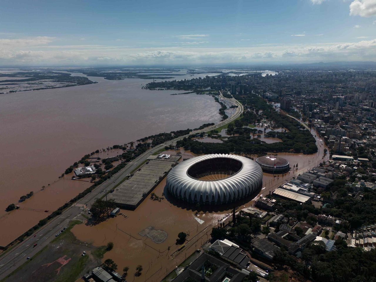 Beira Rio, estádio do Internacional, ficou completamente alagado
