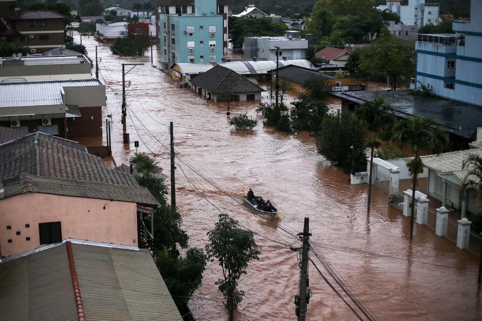 Quase 100 mil casas foram danificadas ou destruídas no estado gaúcho
