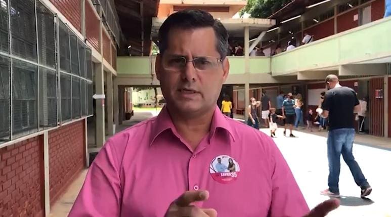 Cabo Xavier, candidato a prefeito de Belo Horizonte, votou no bairro Planalto e questionou o tempo de propaganda no rádio