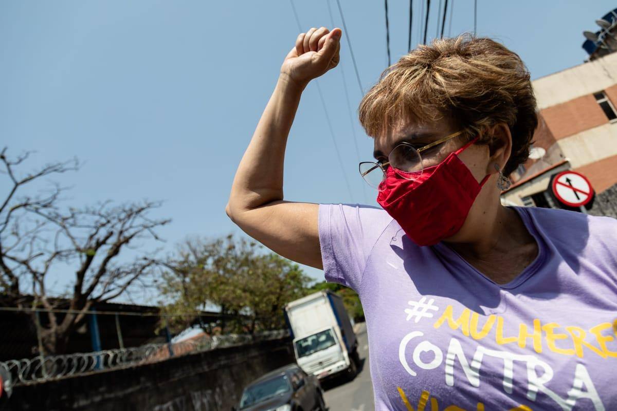 Marília Campos defende redistribuir profissionais da saúde e reestruturar unidades básicas
