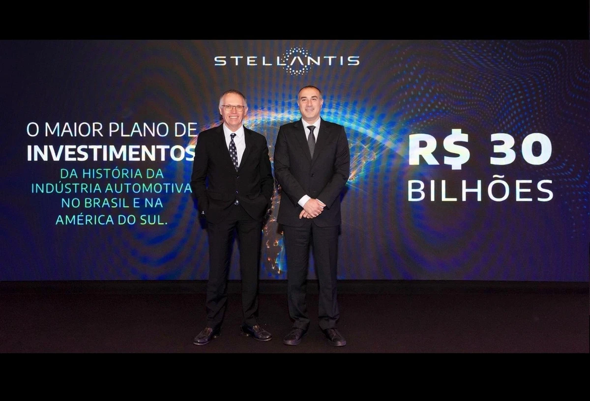 CEO global da Stellantis, Carlos Tavares, e o presidente da companhia para a América do Sul, Emanuele Cappellano, em anúncio de investimentos em março deste ano 