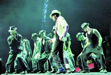 “Acting Dead”. Michael Jackson, na foto em show ainda vivo, “se apresentou” em cerimônia da Billboard em 2014
