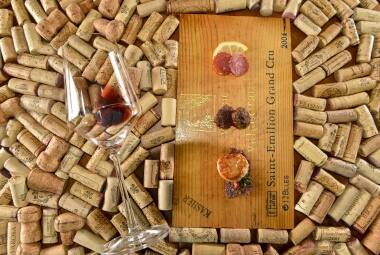 Feito pela chef Ana Gabriela, na Casa do Porto: Telha de aveia hidratada no vinho com vieira, almôndegas e salame 