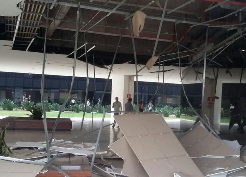 Teto no prédio Minas, da Cidade Administrativa, desabou após forte ventania em 2015
