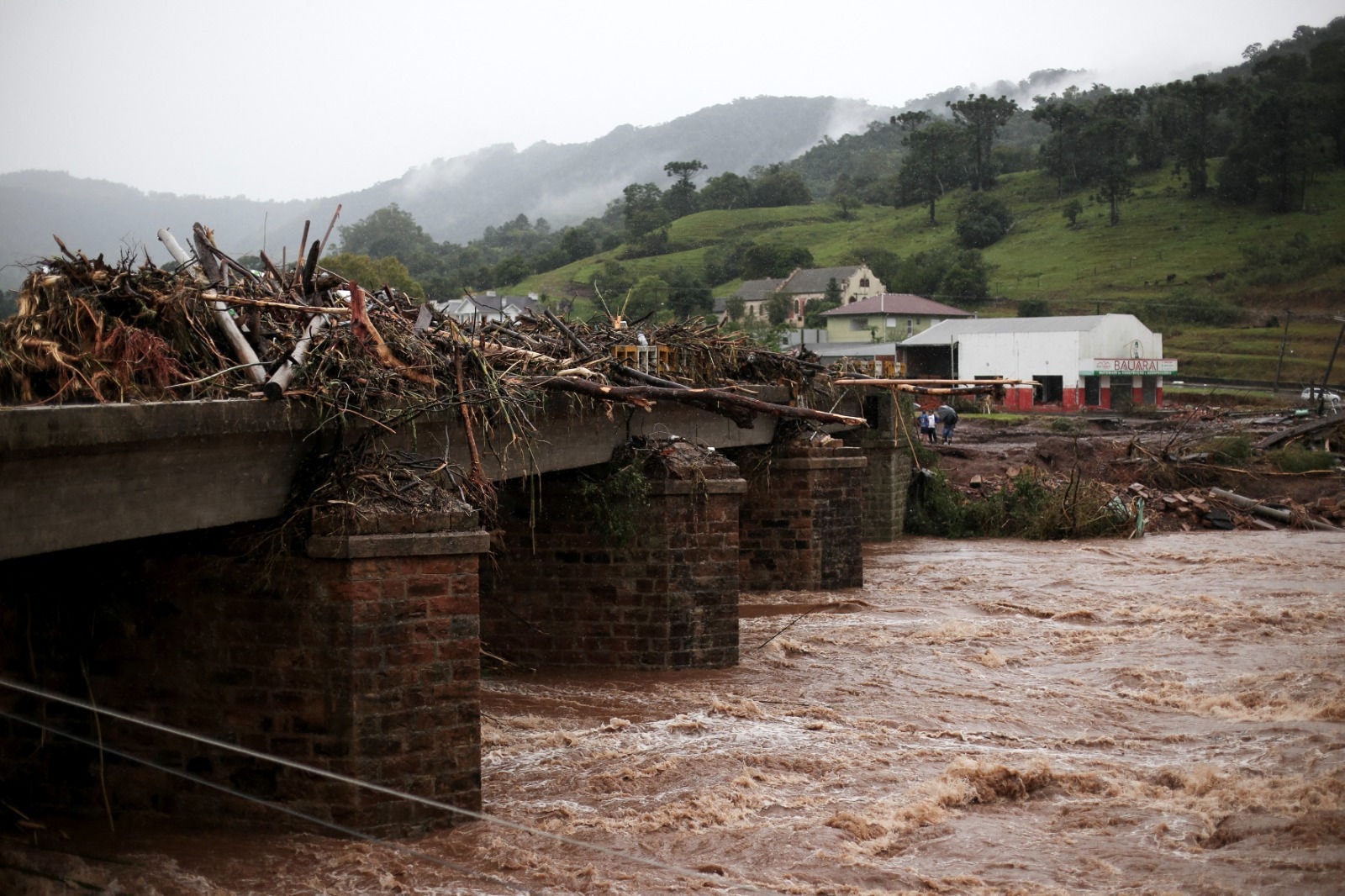 Fortes chuvas atingem o Rio Grande do Sul desde a última semana; cenário no Estado é de destruição.