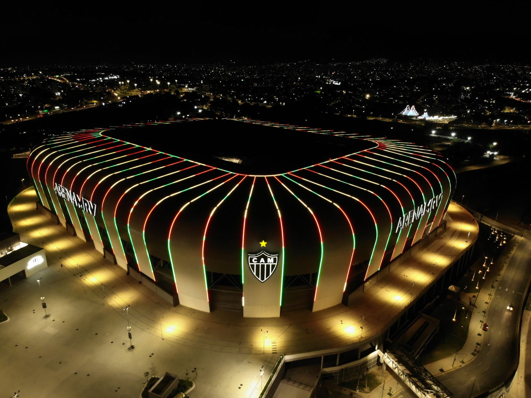 Atlético iluminou a Arena MRV nas cores do Rio Grande do Sul, na noite de sábado (4/05)