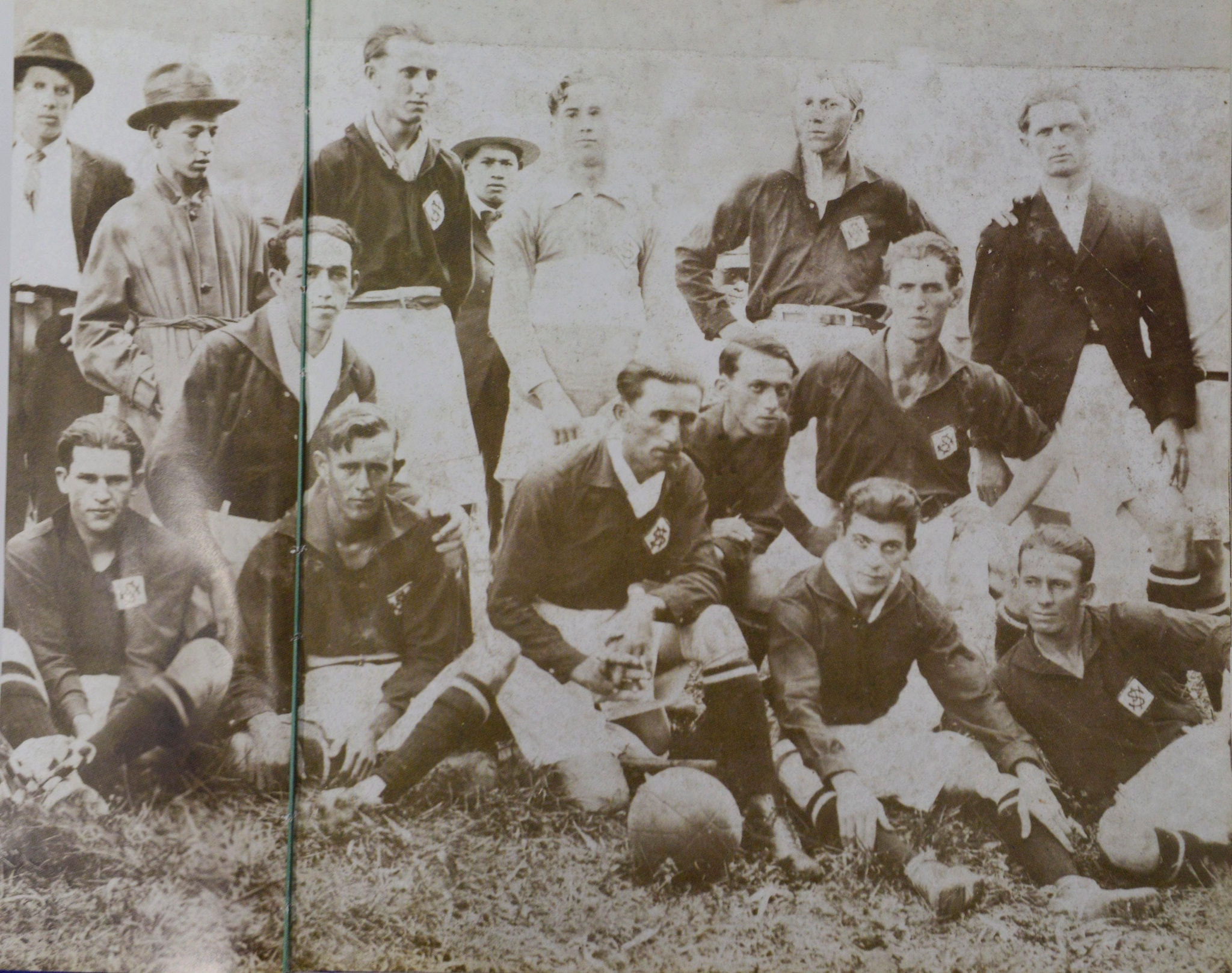 Uma das primeiras formações da equipe do Palestra Itália, em uma partida de 1922