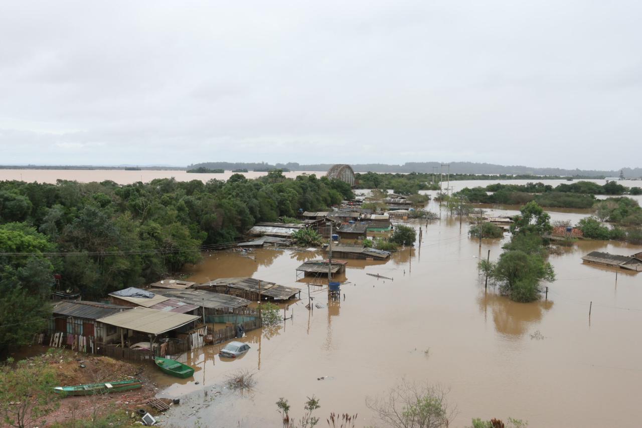 Cidade de Canoas (RS) teve centenas de bairros alagados e casas ficaram submersas