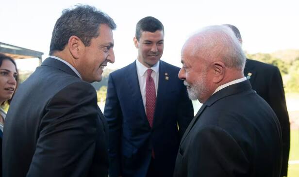 Na imagem, o presidente da República, Luiz Inácio Lula da Silva, e o ministro da Economia da Argentina, Sergio Massa
