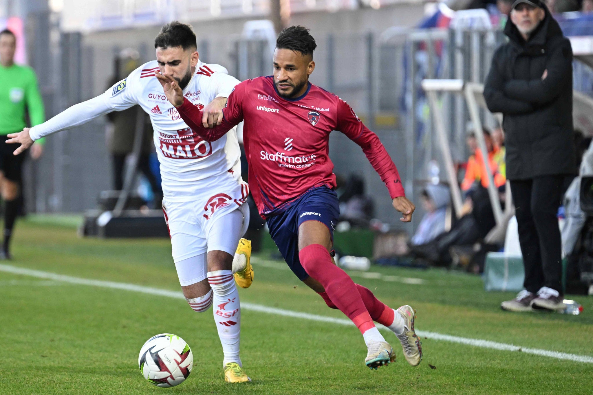 Meio-campista do Brest, Romain Del Castillo (esq.) foi um destaque no jogo