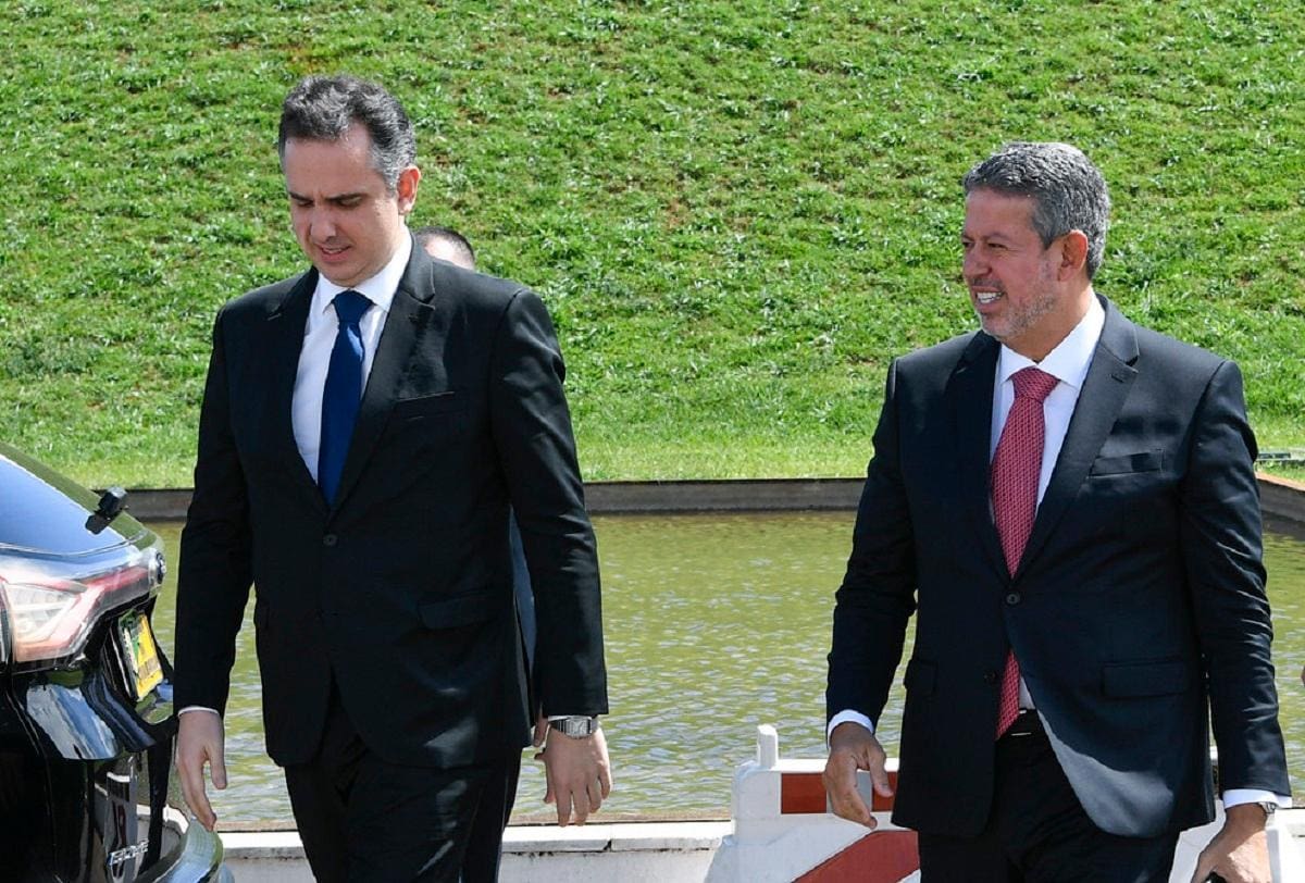 Rodrigo Pacheco (esquerda na foto) e Arthur Lira estão em crise pela análise de Medidas Provisórias desde fevereiro deste ano