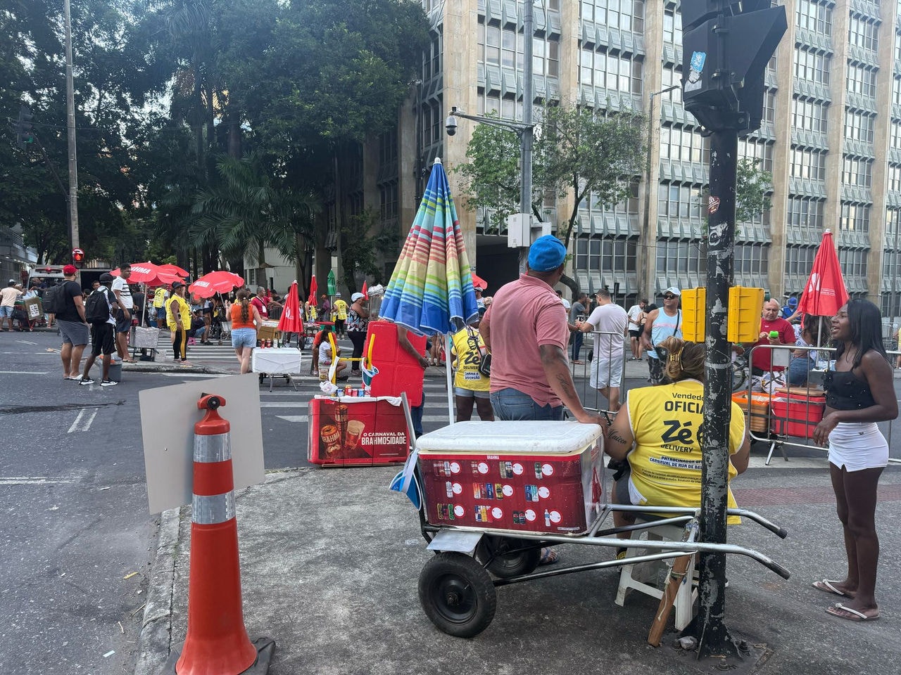 A prefeitura definiu que os ambulantes não podem acessar o trecho da avenida Afonso Pena, entre as ruas da Bahia e Guajajaras
