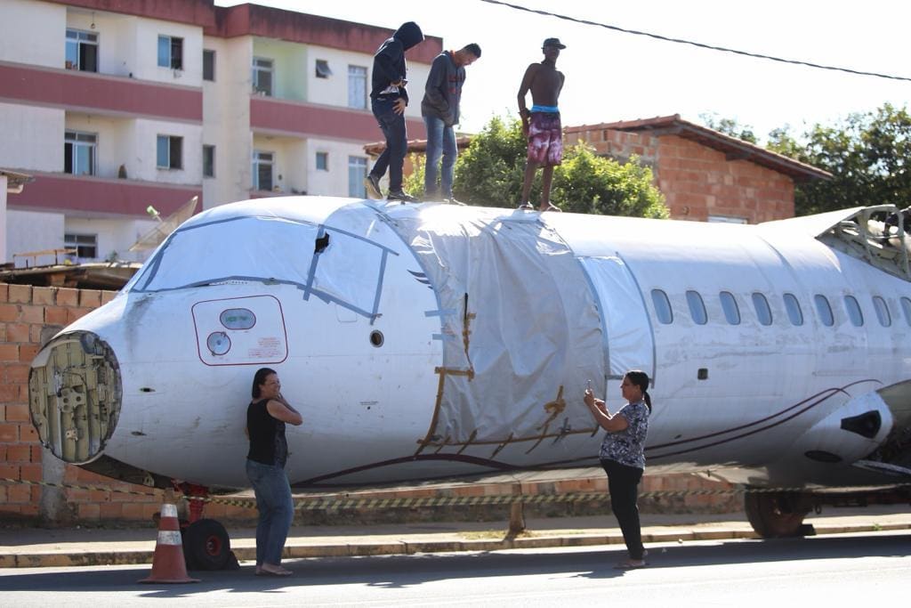 Avião virou ponto turístico