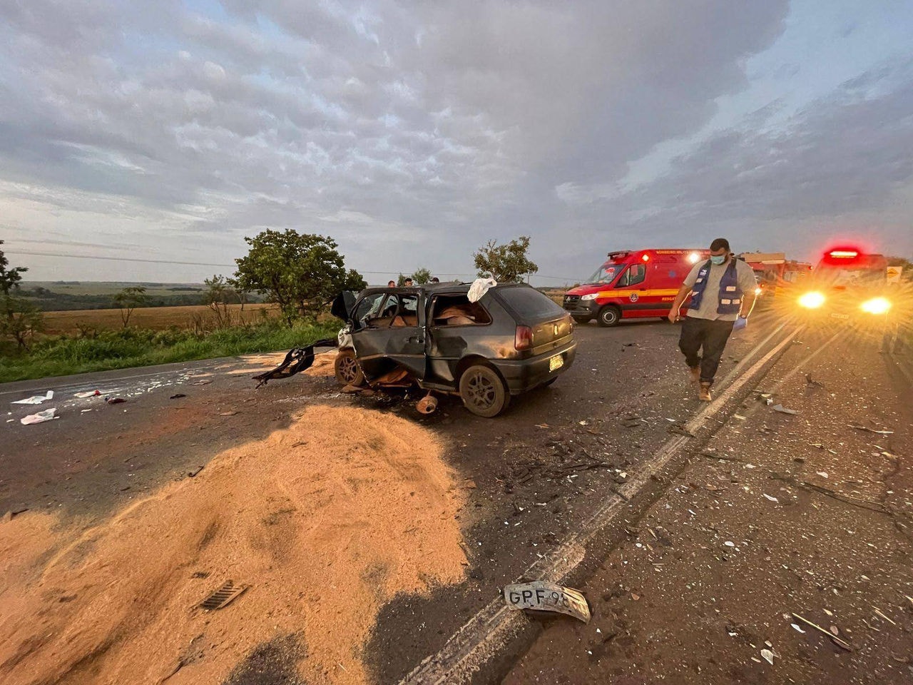 Acidente de trânsito na rodovia MGC 452