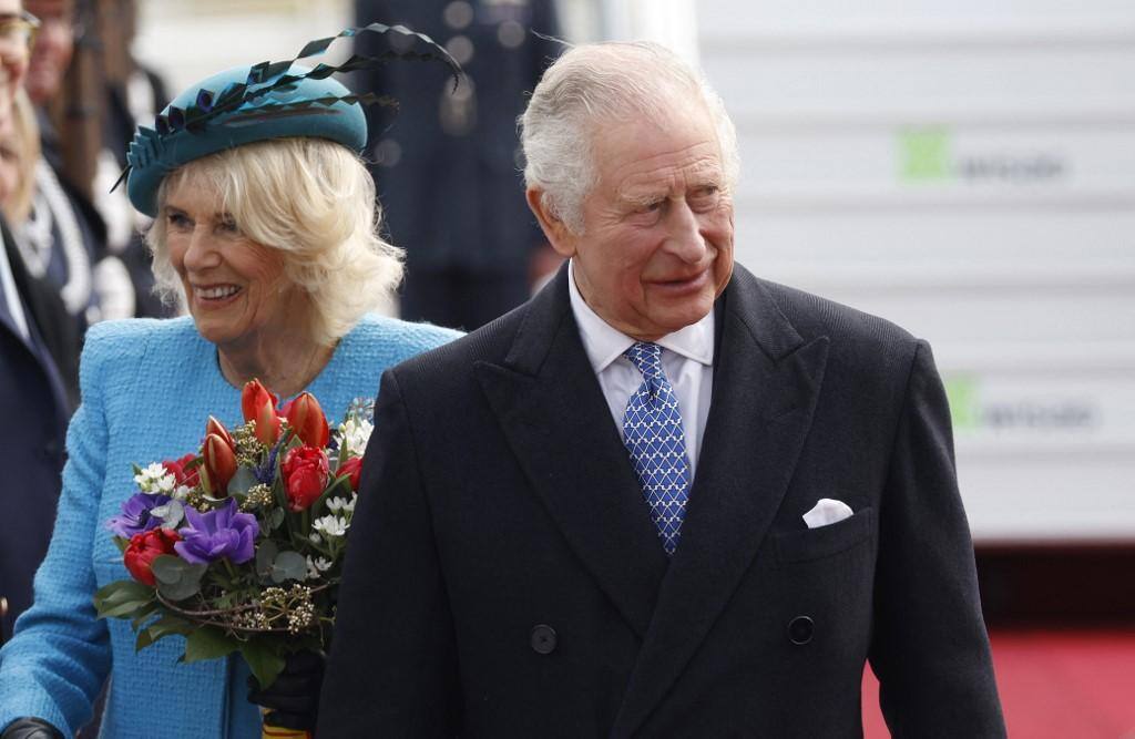 Além do monarca, a esposa Camilla também será coroada