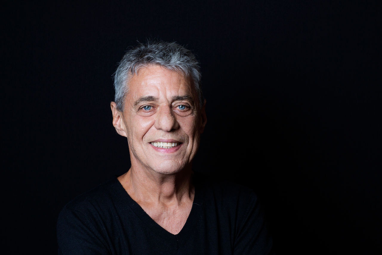Chico Buarque começou a carreira em 1964, e, aos 80 anos, segue incontornável para entender a história da MPB
