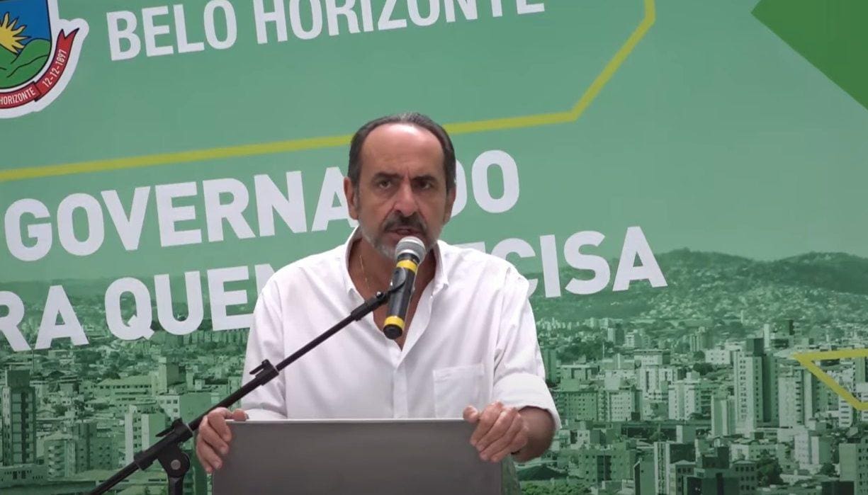 Kalil fez longo discurso antes de deixar prefeitura