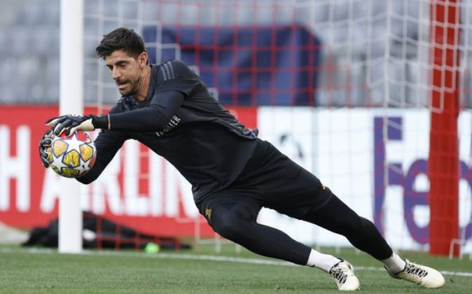 Goleiro Courtois treinou entre os titulares no Real Madrid