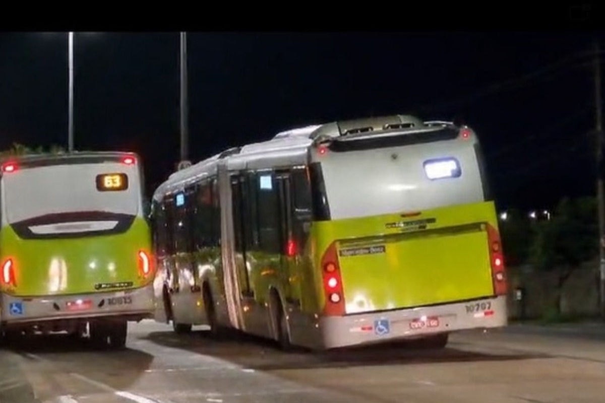 O flagrante foi feito por motoristas que transitavam pela avenida Antônio Carlos, nesta quarta-feira (22)