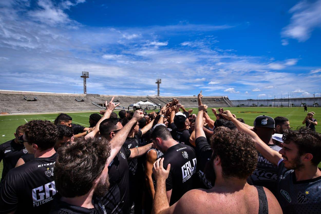 Jogo coloca frente a frente dois times invictos na competição