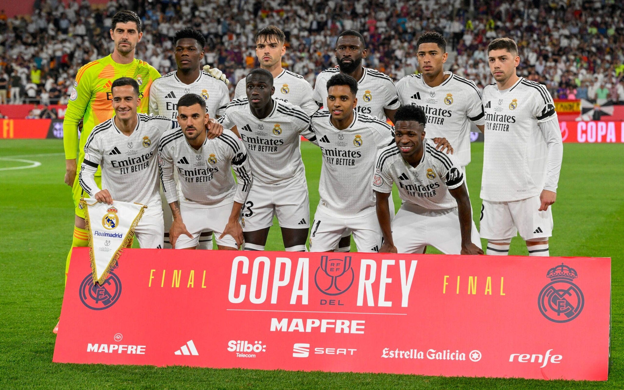 Titulares do Real Madrid antes da final da Copa do Rei da última temporada (Foto: Josep Lago/AFP)