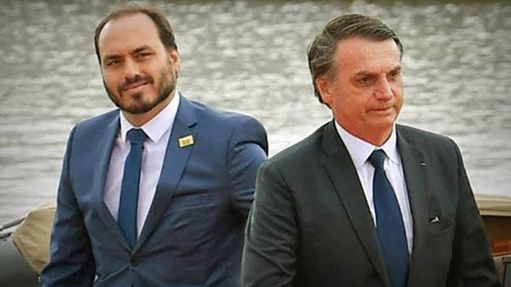 Vereador Carlos Bolsonaro com o pai, o presidente Jair Bolsonaro