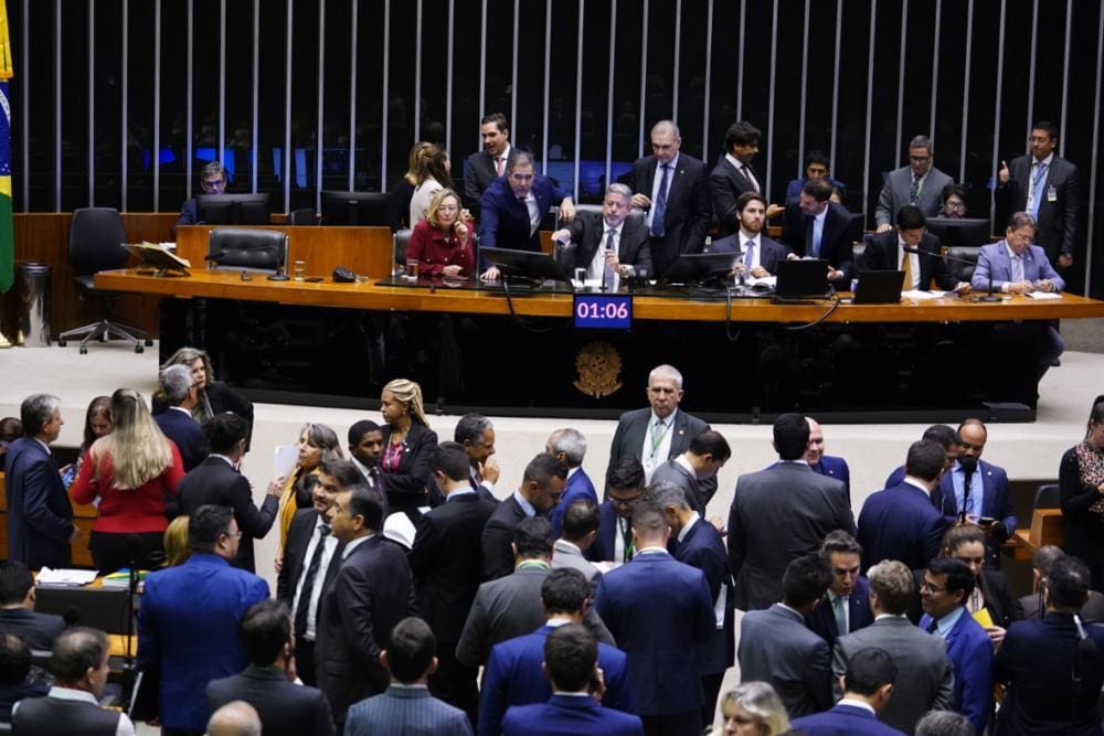 Plenário da Câmara aprovou o novo marco fiscal nesta terça (23)