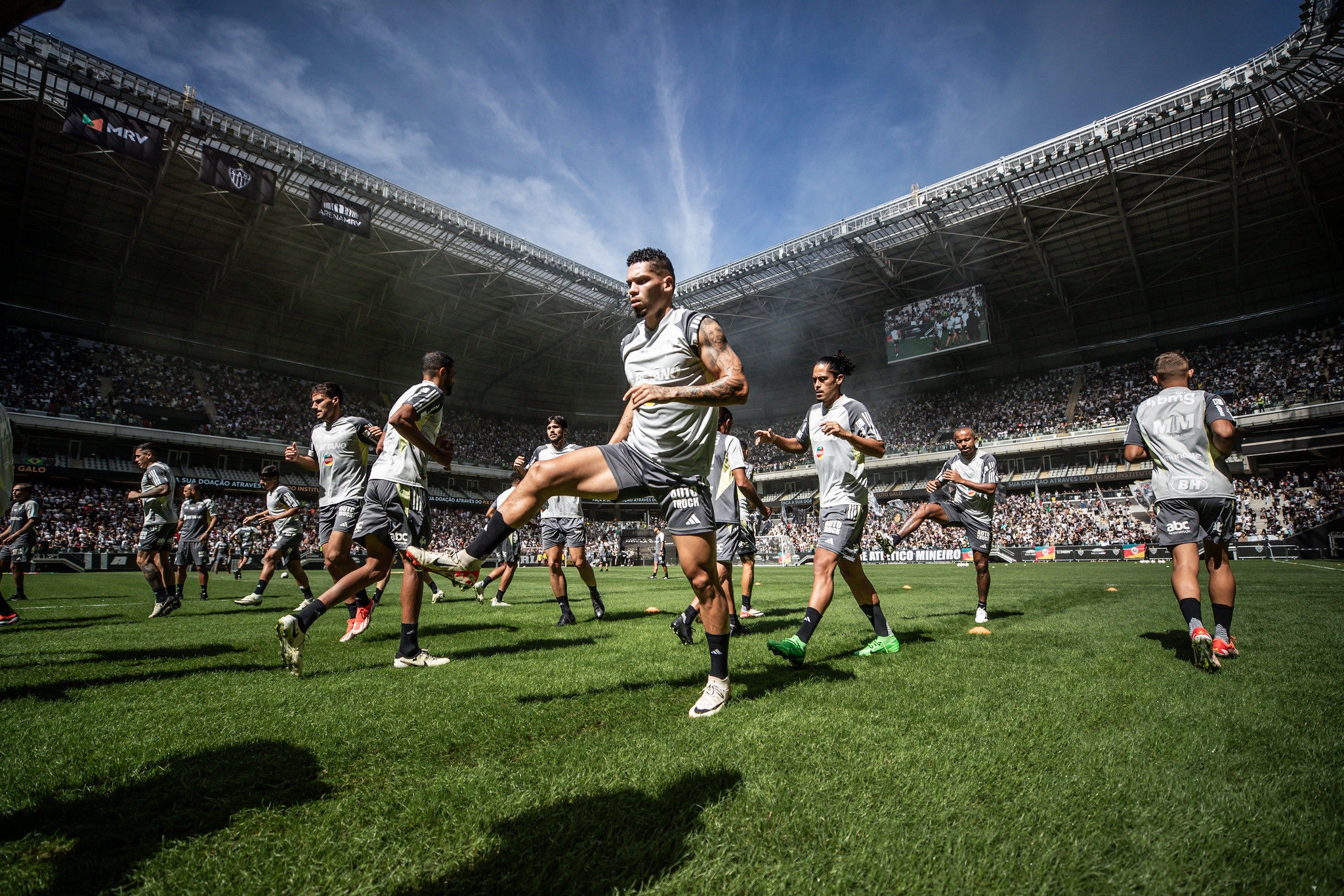 Atacante Paulinho destaca importância de disputar a Copa Libertadores e motivação para o Atlético seguir brigando para chegar à final