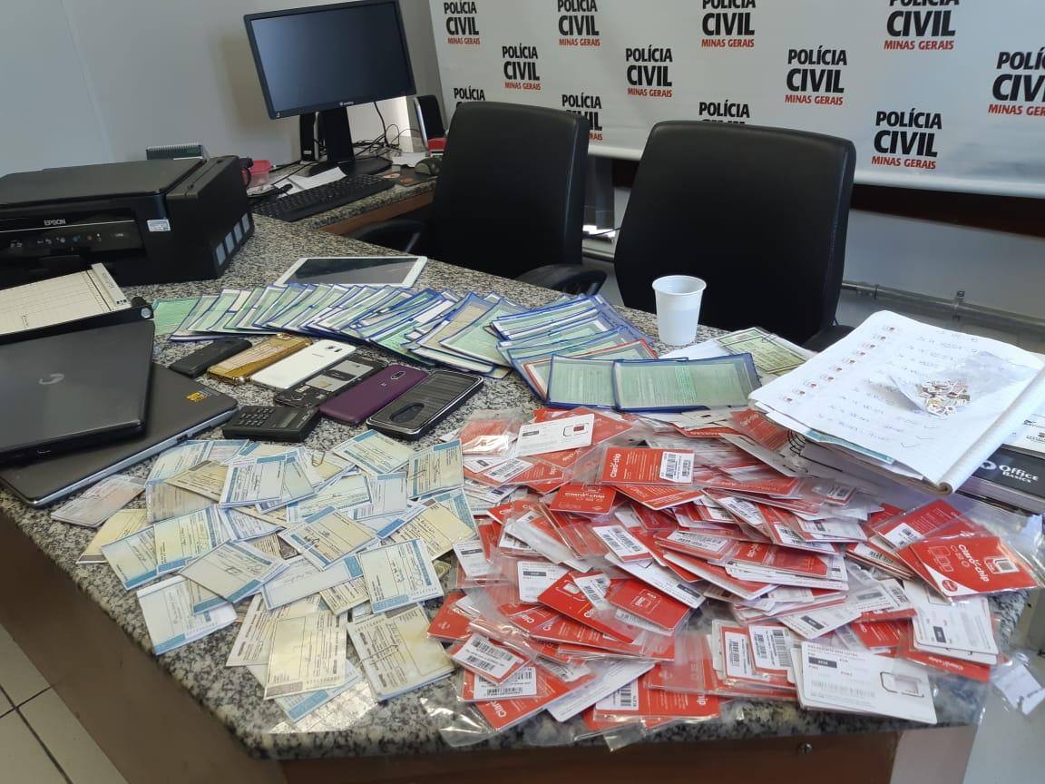 Foram apreendidos cerca de 70 carteiras de habilitação falsas