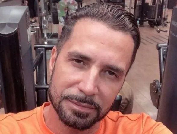 O cantor e compositor Latino