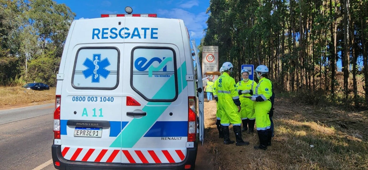 Ambulância da EPR Via Mineira realizou o atendimento a um motorista
