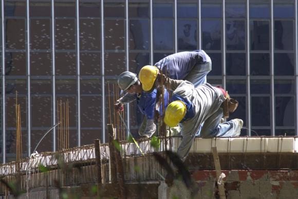 Construção civil emprega 105.154 trabalhadores de carteira assinada na capital mineira