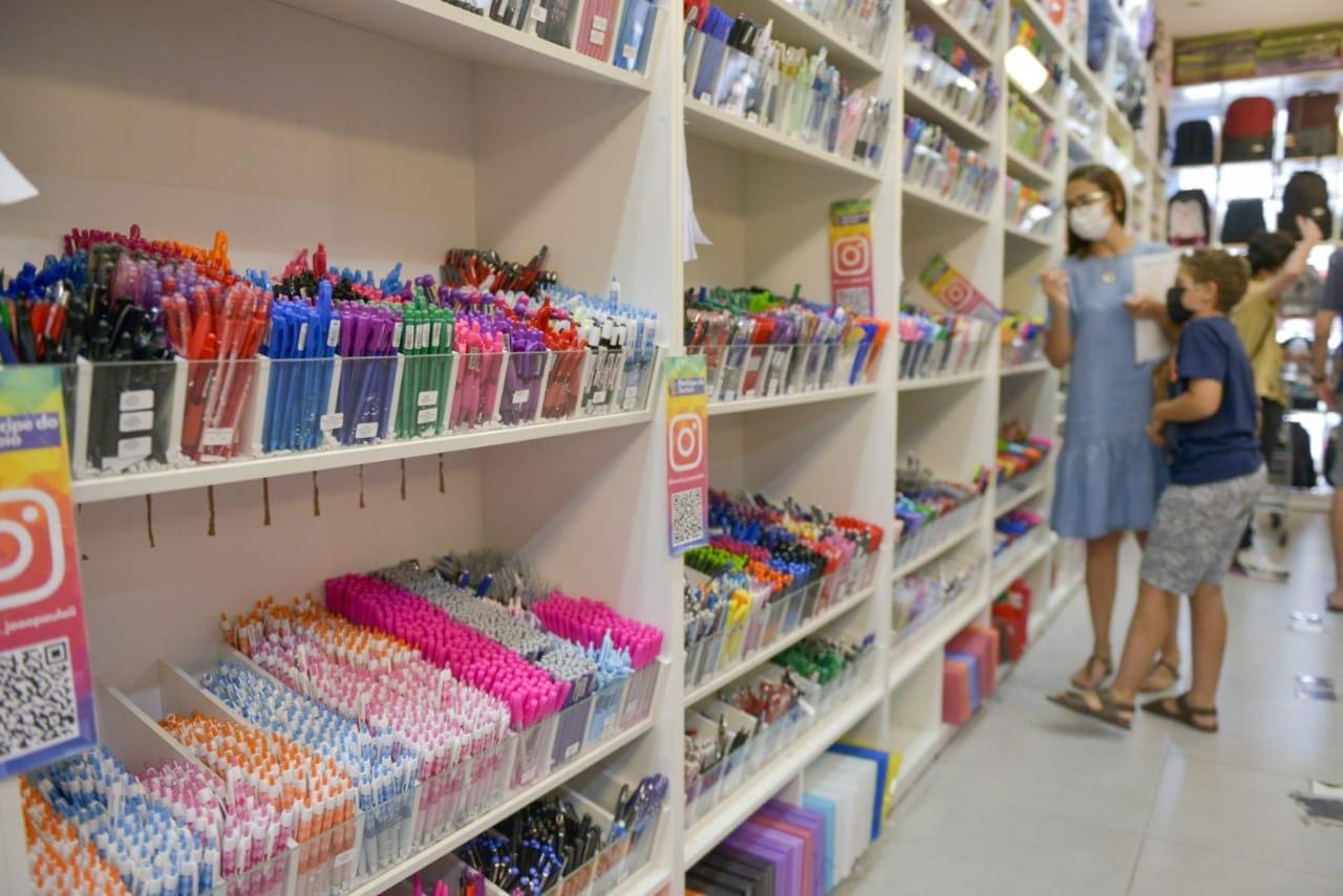 Volta às aulas: papelarias tentam recuperar prejuízos após ensino remoto