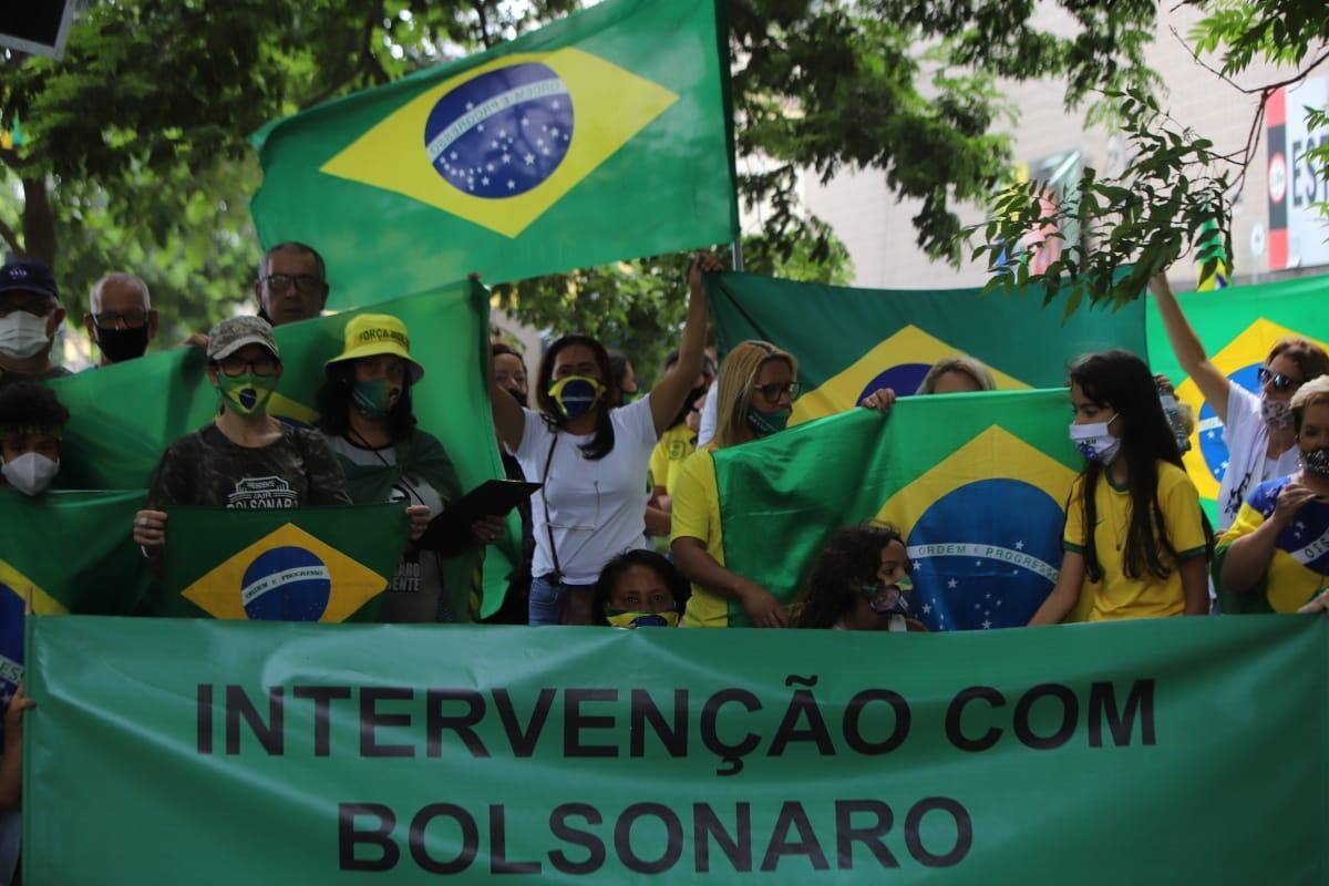 Apoiadores de Bolsonaro acampam no Barro Preto, em BH, a favor de intervenção militar