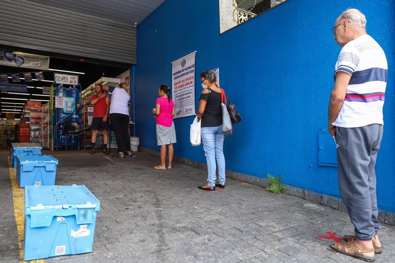 Drogaria localizada à rua Conceição do Mato Dentro registrou fila