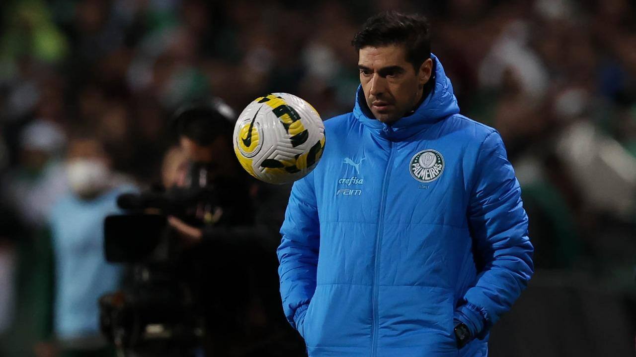 Abel Ferreira ainda aguarda por reforços para o elenco do Palmeiras