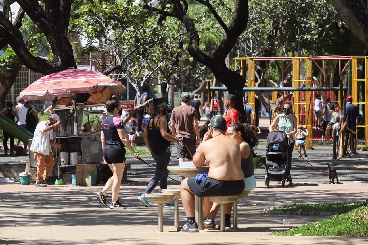 praça reaberta em BH - pandemia