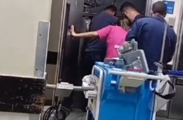 Um paciente de 28 anos, que estava internado no Hospital Municipal Salgado Filho, morreu dentro elevador
