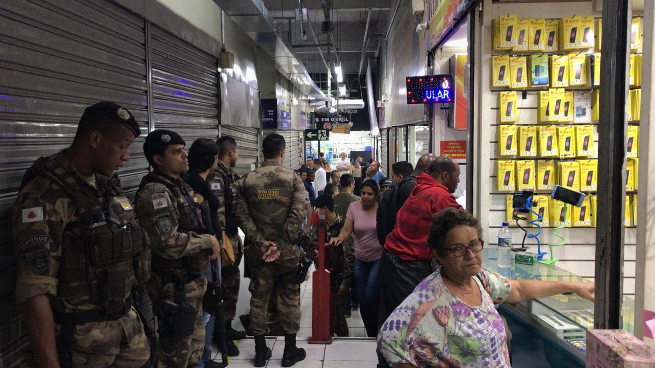 Além de celulares, diversos produtos sem comprovação de procedência foram apreendidos pela Polícia Militar