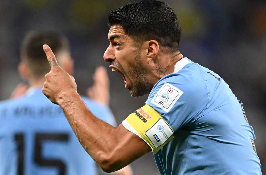 Luis Suárez marcou nos acréscimos e levou disputa para os pênaltis. 