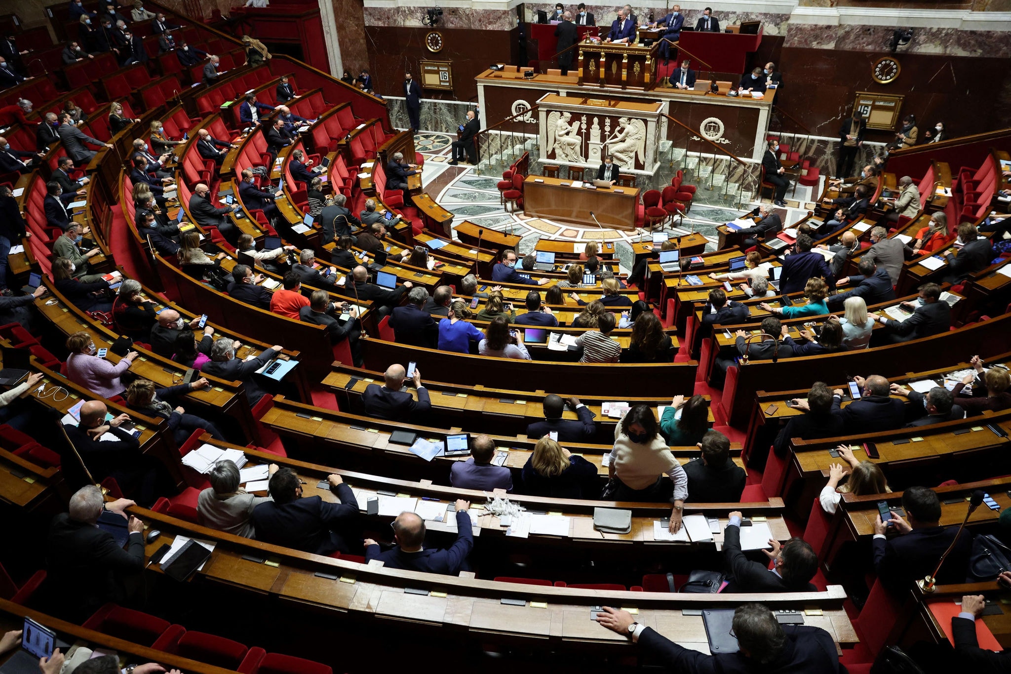 Parlamento francês aprovou por o passaporte vacinal por 215 votos a favor, 58 contra e sete abstenções