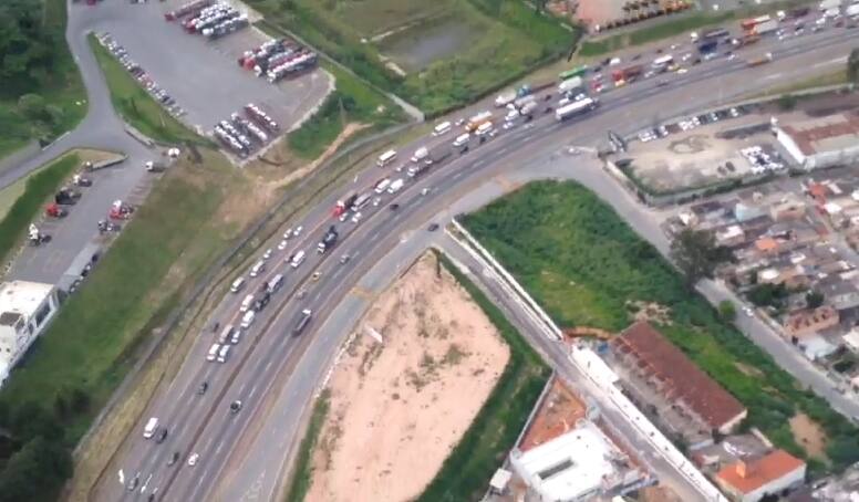 Movimentação dos perueiros na BR-381, no sentido Belo Horizonte