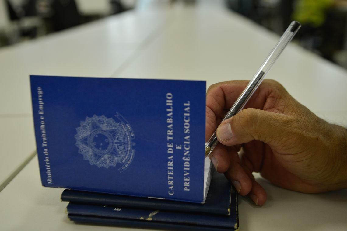 As vagas ofertadas são para trabalho de carteira assinada