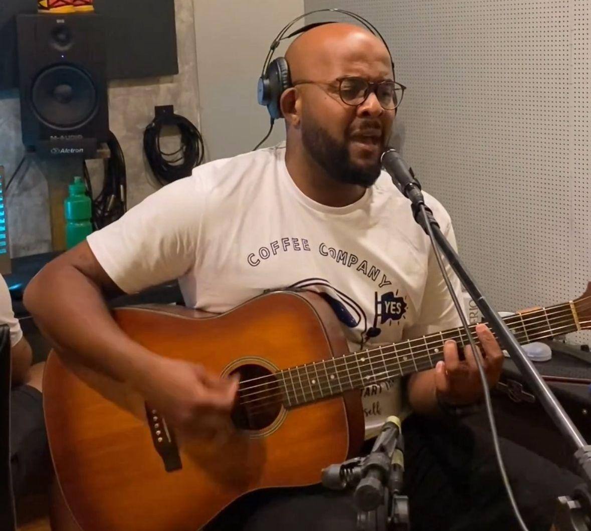 Músico DEH lança canção 'Carta de Saudade'